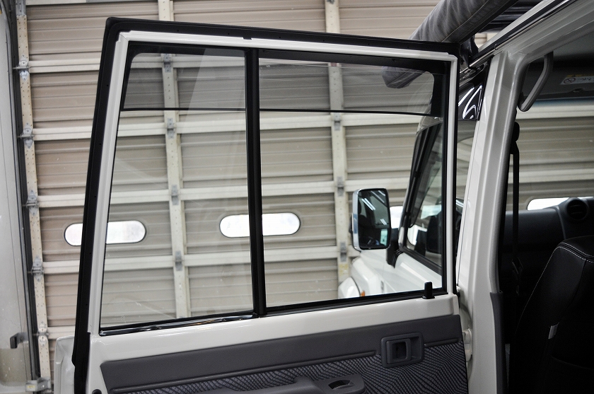 1.ランクル70 カーフィルム施工前 左リアドア