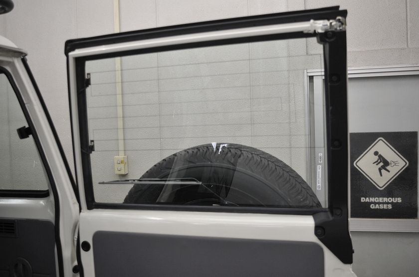 11.ランクル70　カーフィルム施工前　リアｹﾞｰﾄ