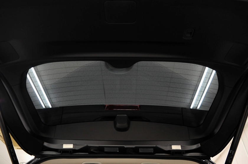 スバル フォレスター　ガンメタリック　リアハッチ　フィルム施工後