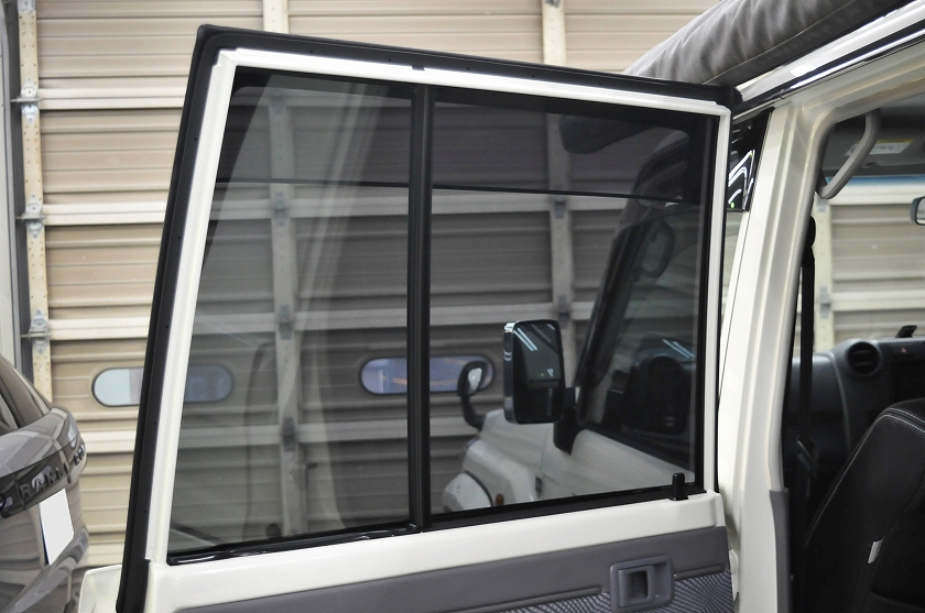 2.ランクル70 カーフィルム施工後 左リアドア