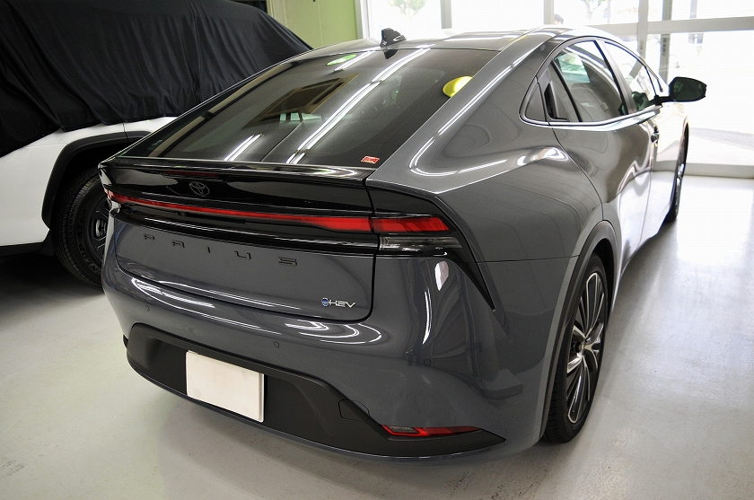 プリウス 60系 右後方 カーフィルム 施工前