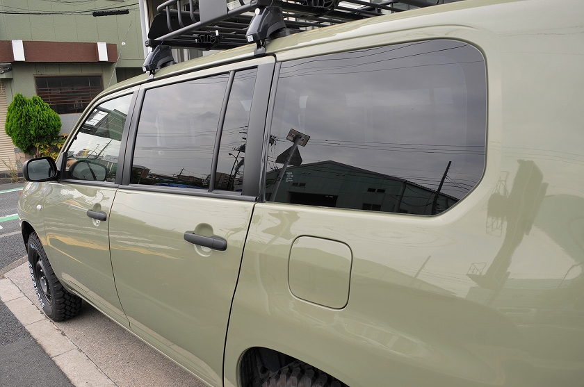 トヨタ　プロボックス　カーフィルム施工後　左側面後方から