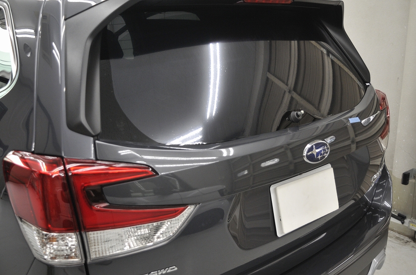 スバル　フォレスター　リアハッチ　フィルム熱成形後