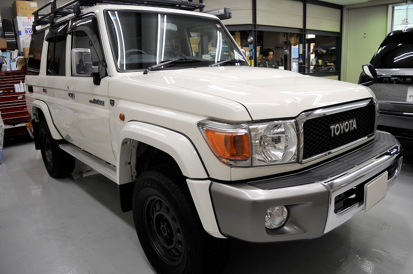 ランクル70 カーフィルム施工後 右前