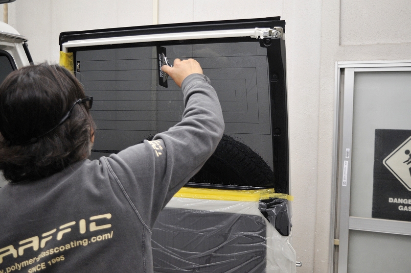 ランクル70　リアｹﾞｰﾄフィルム貼り4