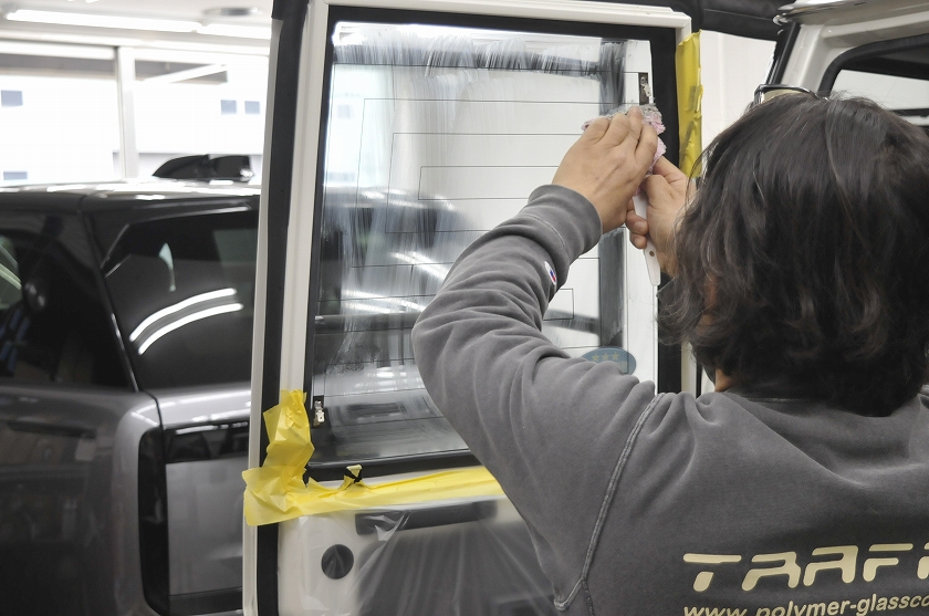 ランクル70　リアｹﾞｰﾄ清掃　コンパウンド掛け