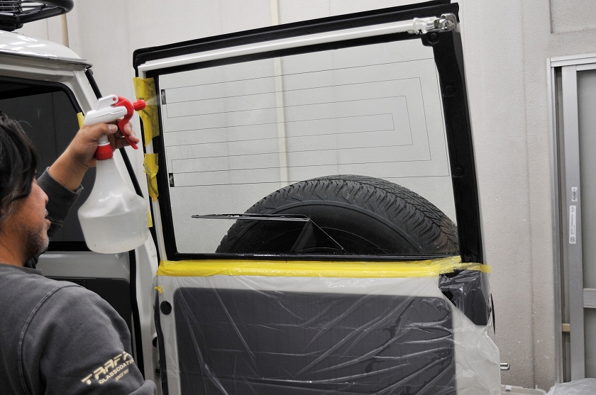 ランクル70　リアｹﾞｰﾄ清掃1