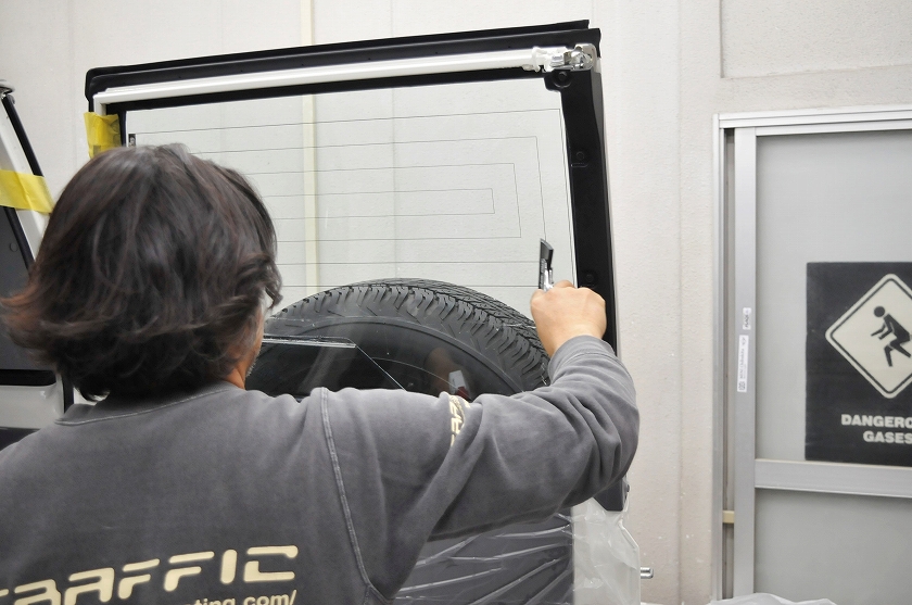 ランクル70　リアｹﾞｰﾄ清掃2