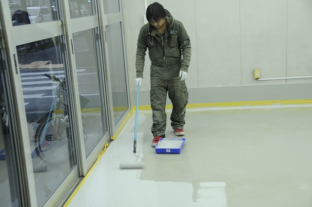 毎年、工房内床面防塵塗料を塗り直しする理由