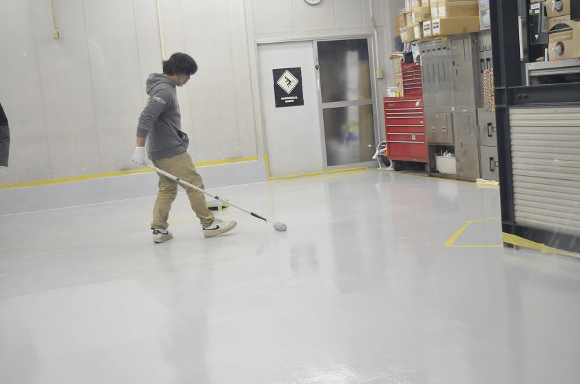 年末恒例「大掃除」&「作業工房床面防塵塗料塗り直し」