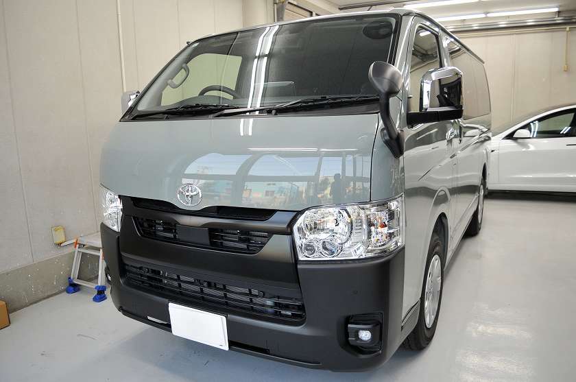 トヨタ ハイエース　カーフィルム 施工例